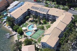 Aerial view - Pelican Cove (Biggera Waters)