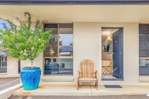 Porch - The Stagecoach Inn Motel (East Tamworth)