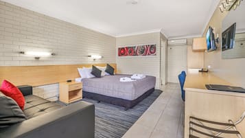 Habitación ejecutiva, para no fumadores, cocineta (Executive King) | 1 habitación, tabla de planchar con plancha, wifi gratis y ropa de cama