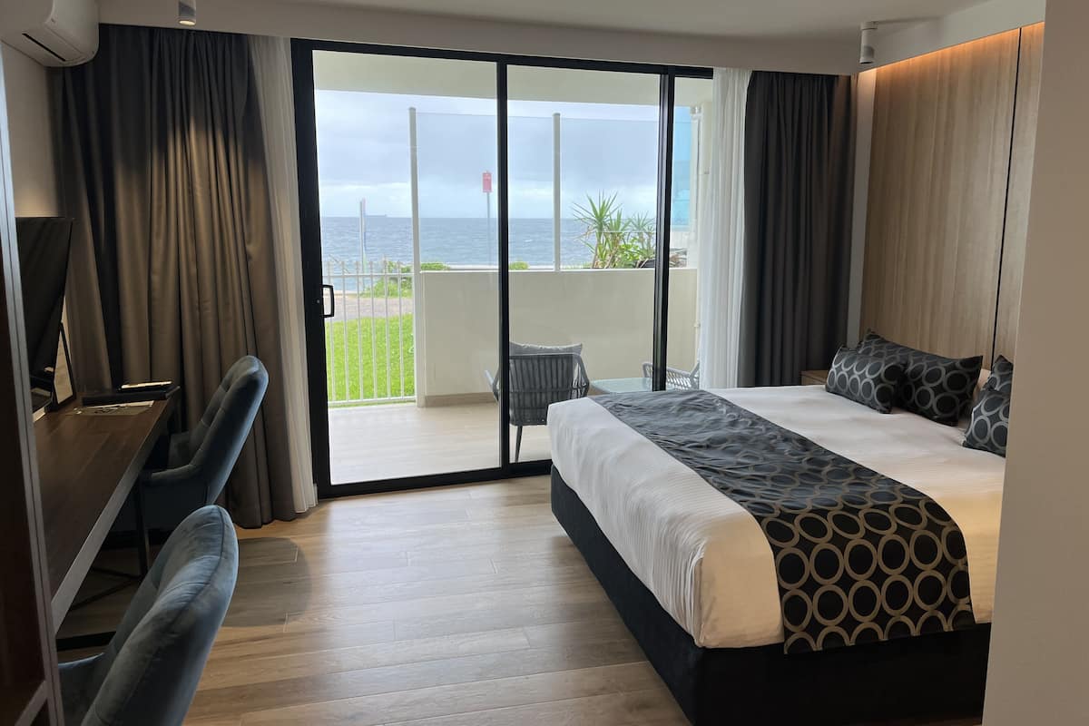 客房 (Beach Level King) | 高級寢具、遮光布/窗簾、熨斗/熨衣板、免費無線上網