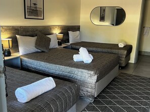 Family Room, Non Smoking | Individually decorated, desk, iron/ironing board, bed sheets - Y Motels Gympie (Monkland)