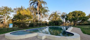 حمام سباحة