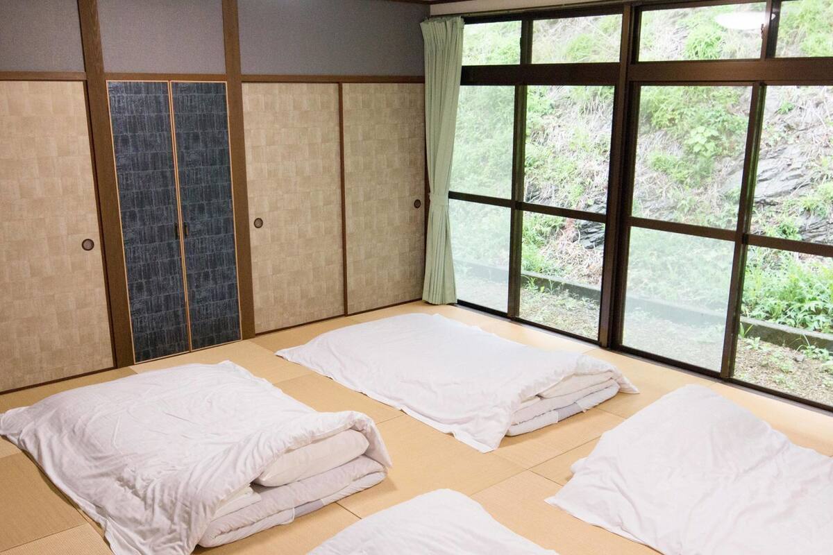 Desk, blackout drapes, free WiFi, bed sheets