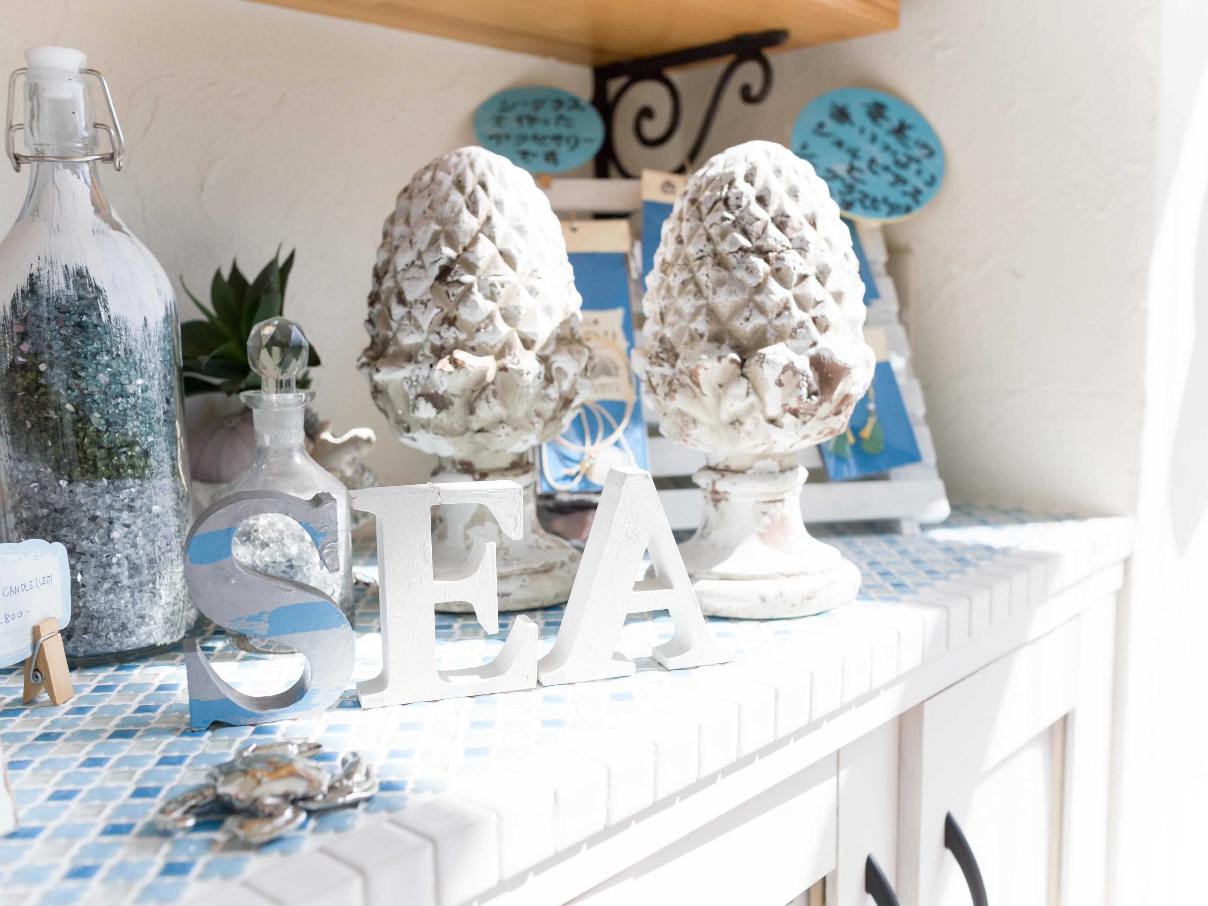 A shelf with decorative items including a candle, a salt shaker, and two decorative eggs.