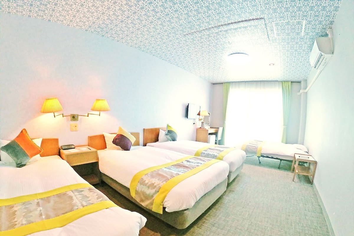 Desk, blackout drapes, free WiFi, bed sheets