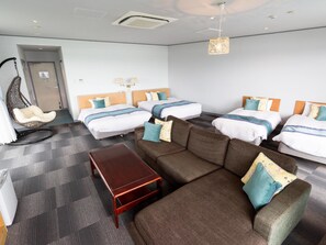 Desk, blackout curtains, free WiFi, bed sheets - Hotel Caretta Amami (Tatsugo)