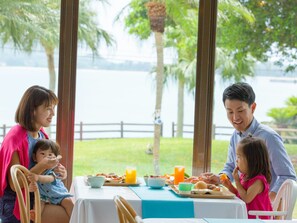 Sarapan prasmanan setiap hari (JPY 1650 per orang)