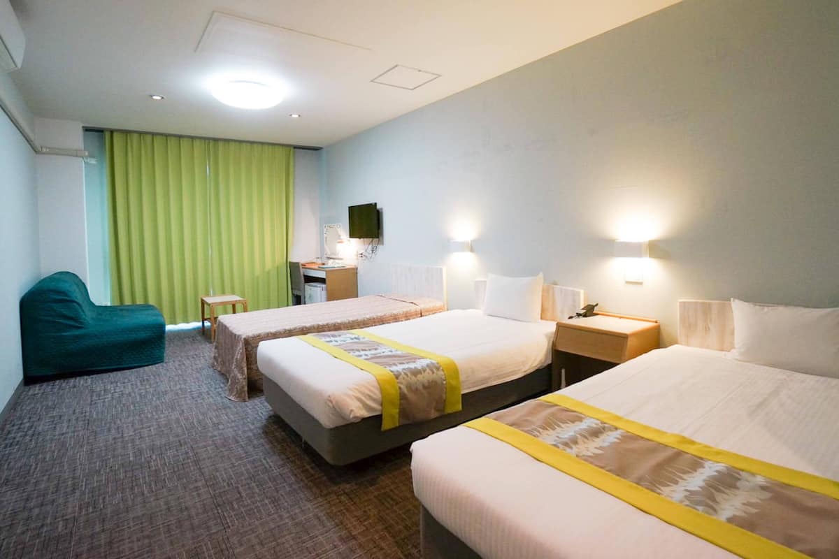Desk, blackout drapes, free WiFi, bed sheets