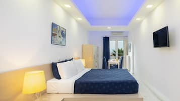 Luxury-Studio, Meerblick | Hochwertige Bettwaren, Zimmersafe, individuell dekoriert