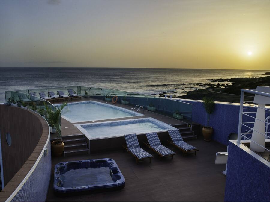 Outdoor pool, sun loungers
