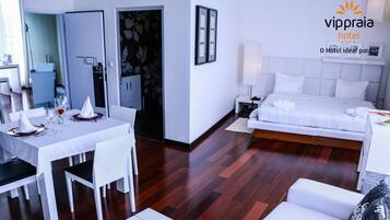 Junior Suite | Minibar, in-room safe, desk, soundproofing