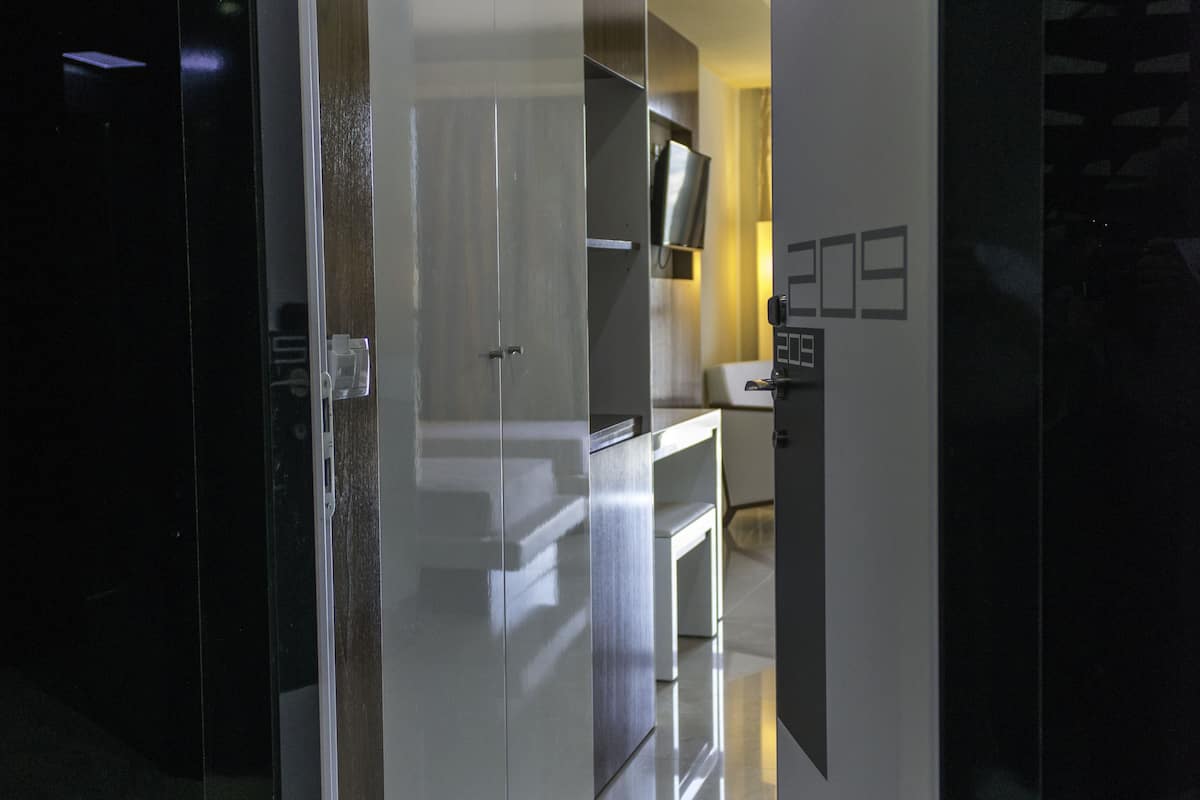 standard room | private kitchenette | electric kettle