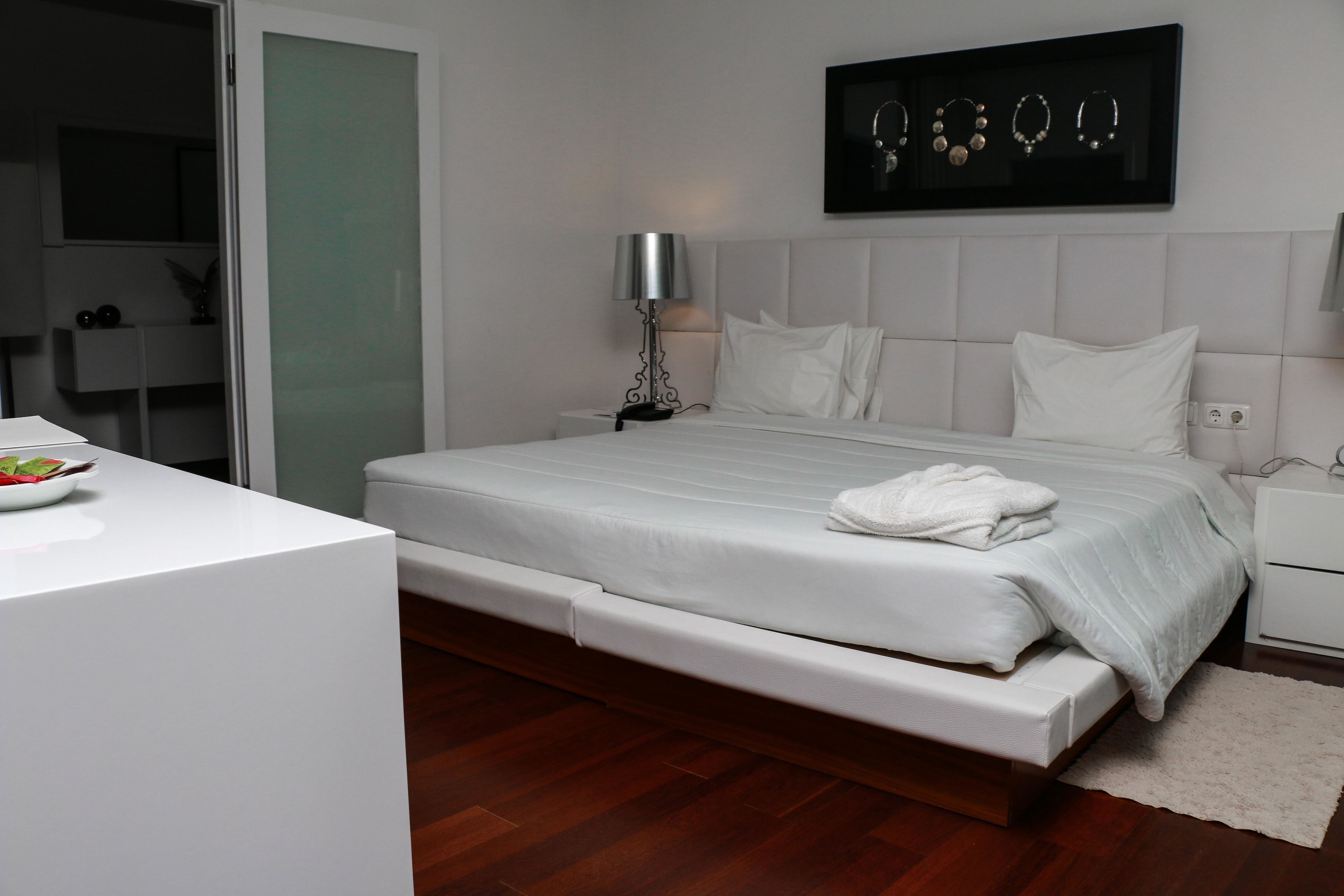 junior suite | minibar, in-room safe, desk, soundproofing