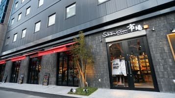 Se sirven desayunos, comidas, cenas y cocina italiana