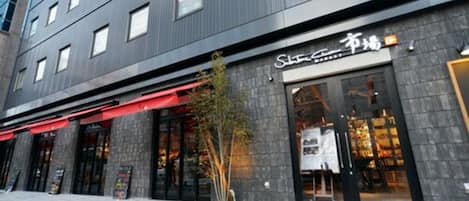 Der serveres morgenmad, frokost, aftensmad og italienske retter
