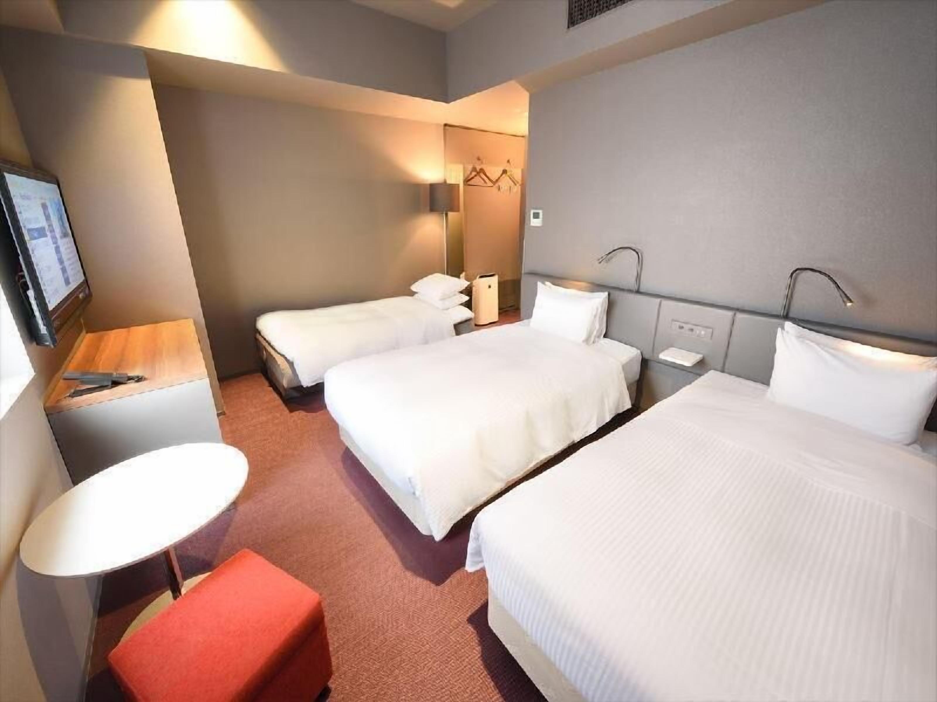 Daunenbettdecken, schallisolierte Zimmer, Bügeleisen/Bügelbrett