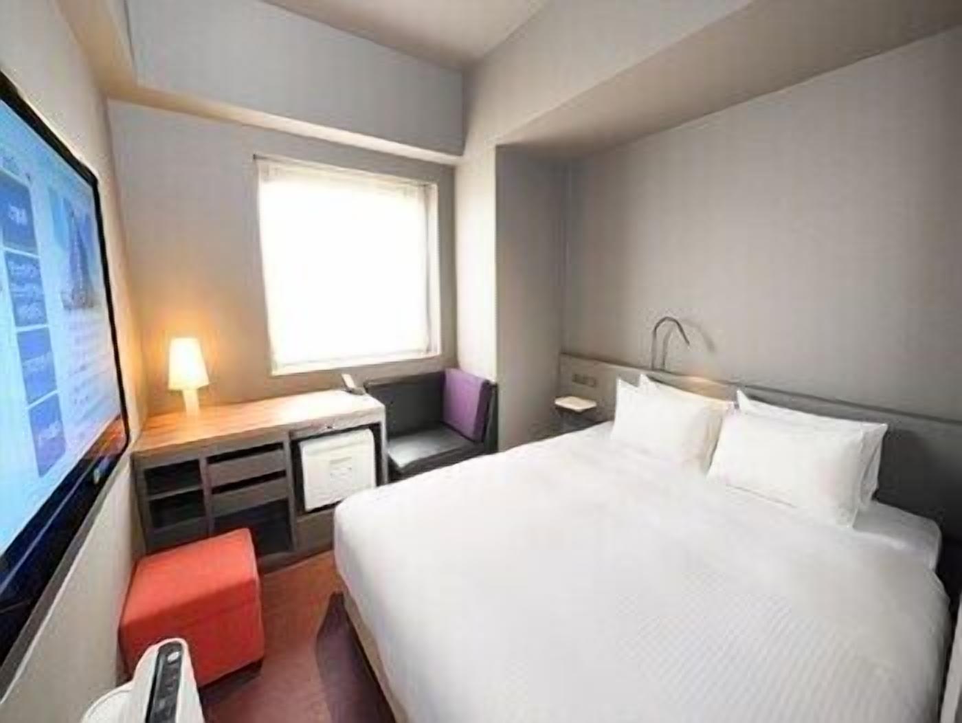 Daunenbettdecken, schallisolierte Zimmer, Bügeleisen/Bügelbrett