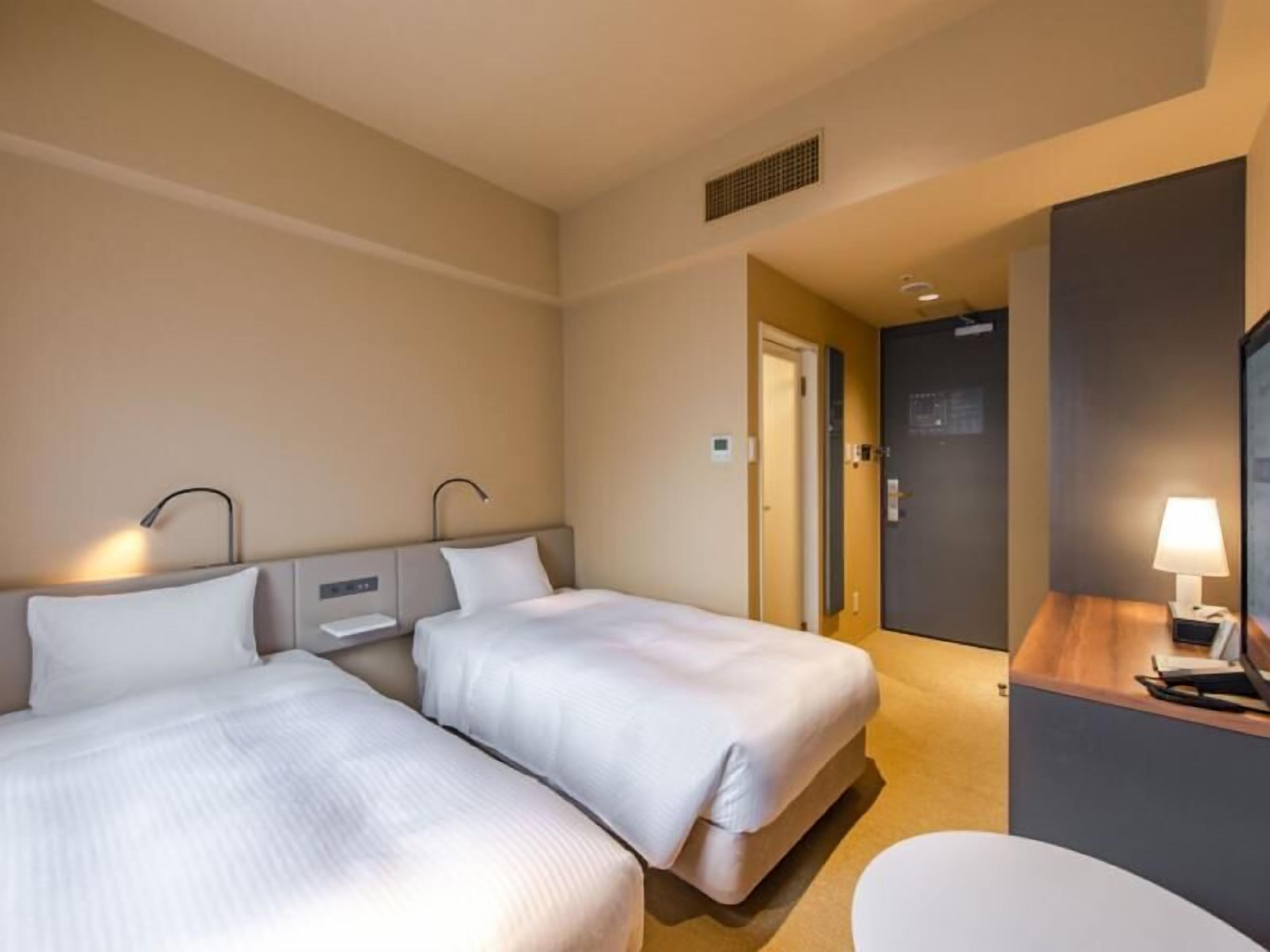 Daunenbettdecken, schallisolierte Zimmer, Bügeleisen/Bügelbrett