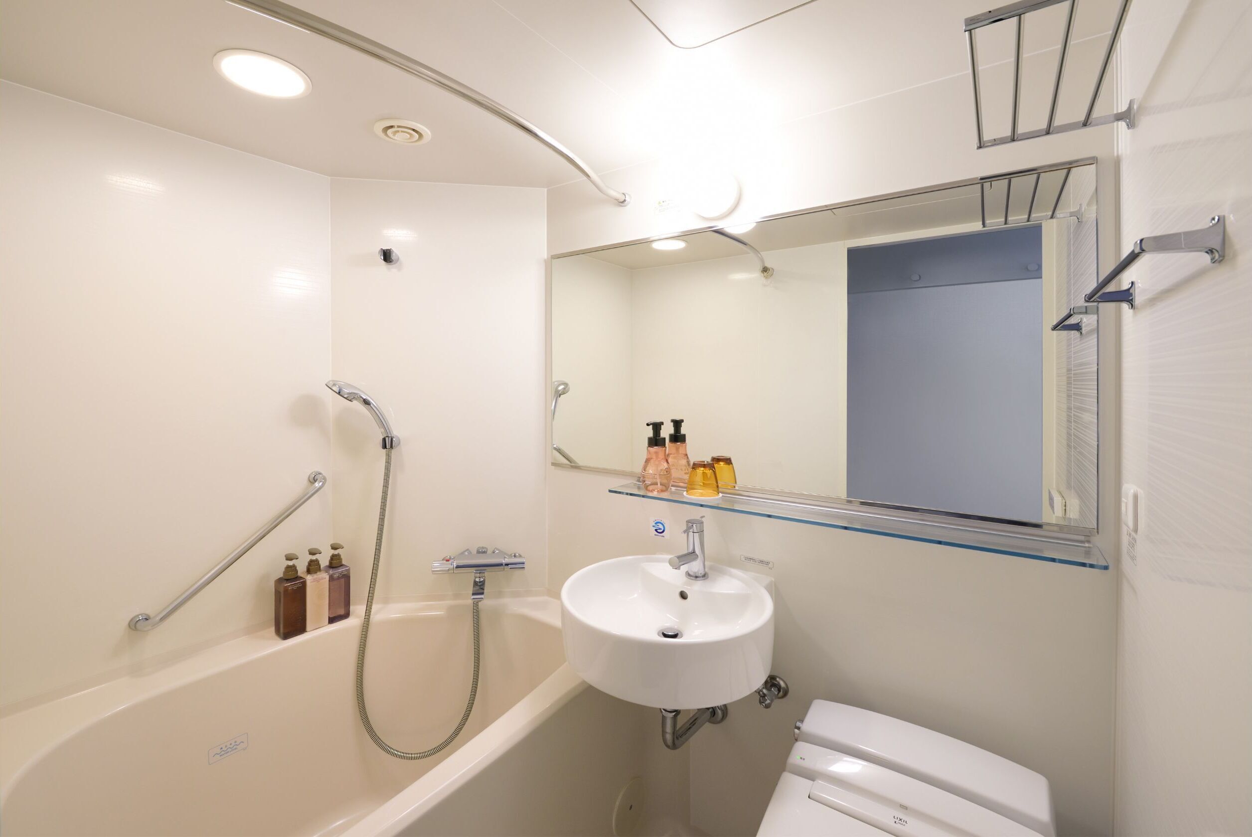 shower, free toiletries, hair dryer, slippers