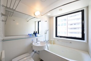 Shower, free toiletries, hair dryer, slippers - Hakata Green Hotel No.1 (Fukuoka)