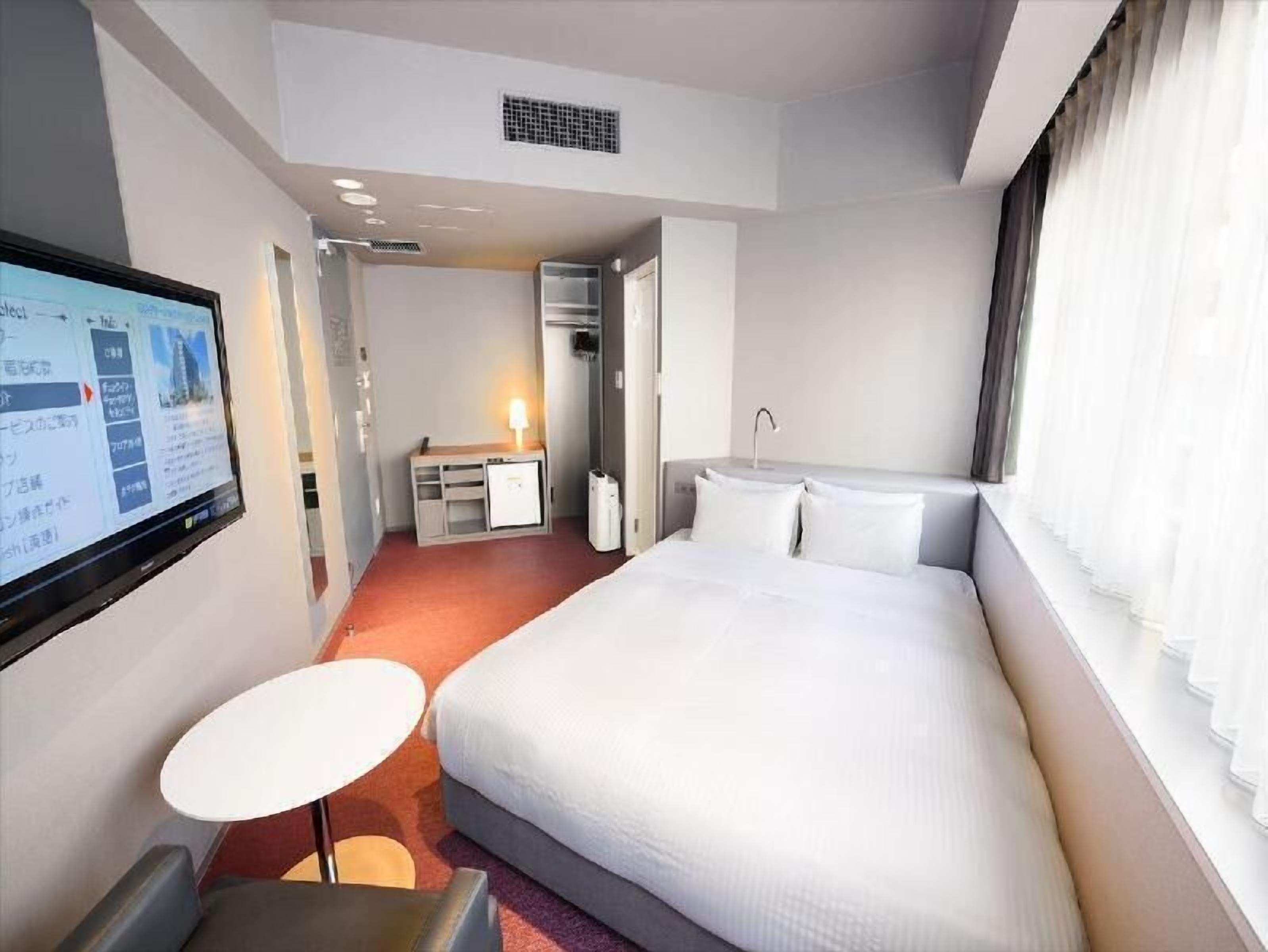 Daunenbettdecken, schallisolierte Zimmer, Bügeleisen/Bügelbrett