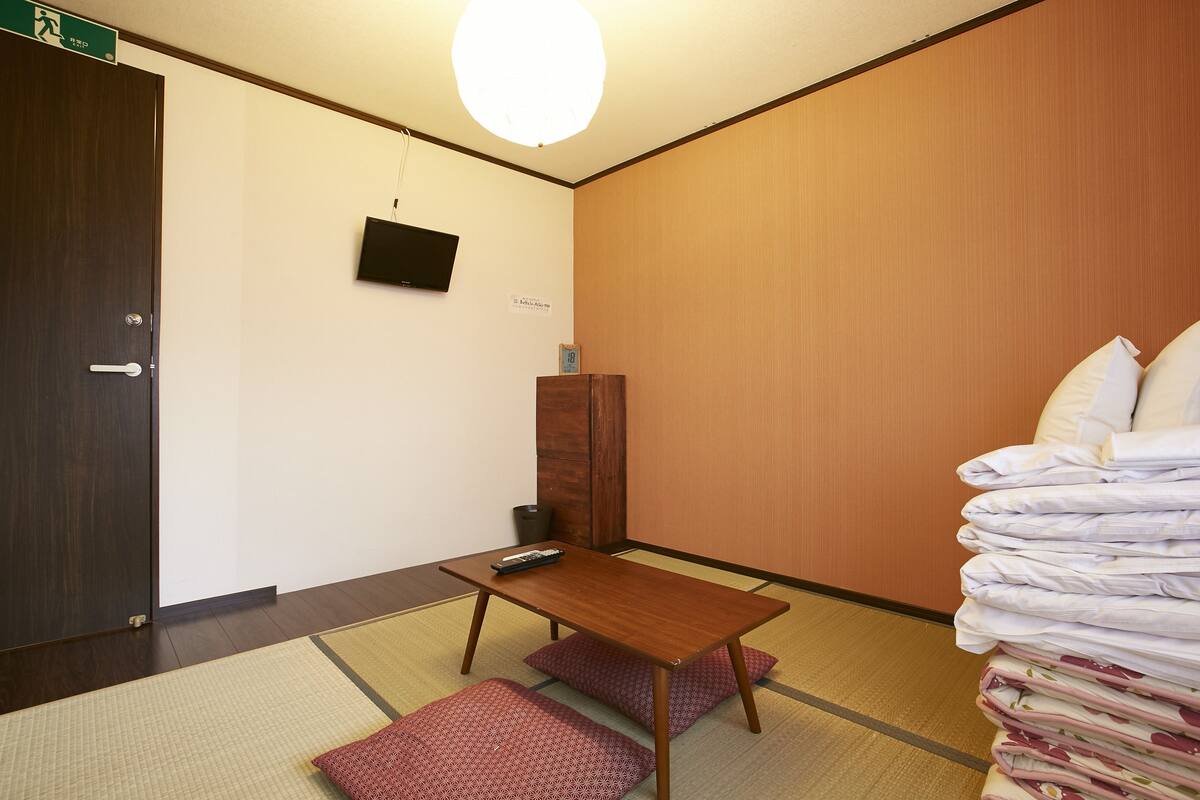 Desk, free WiFi