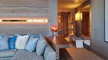 Premium bedding, minibar, in-room safe, desk