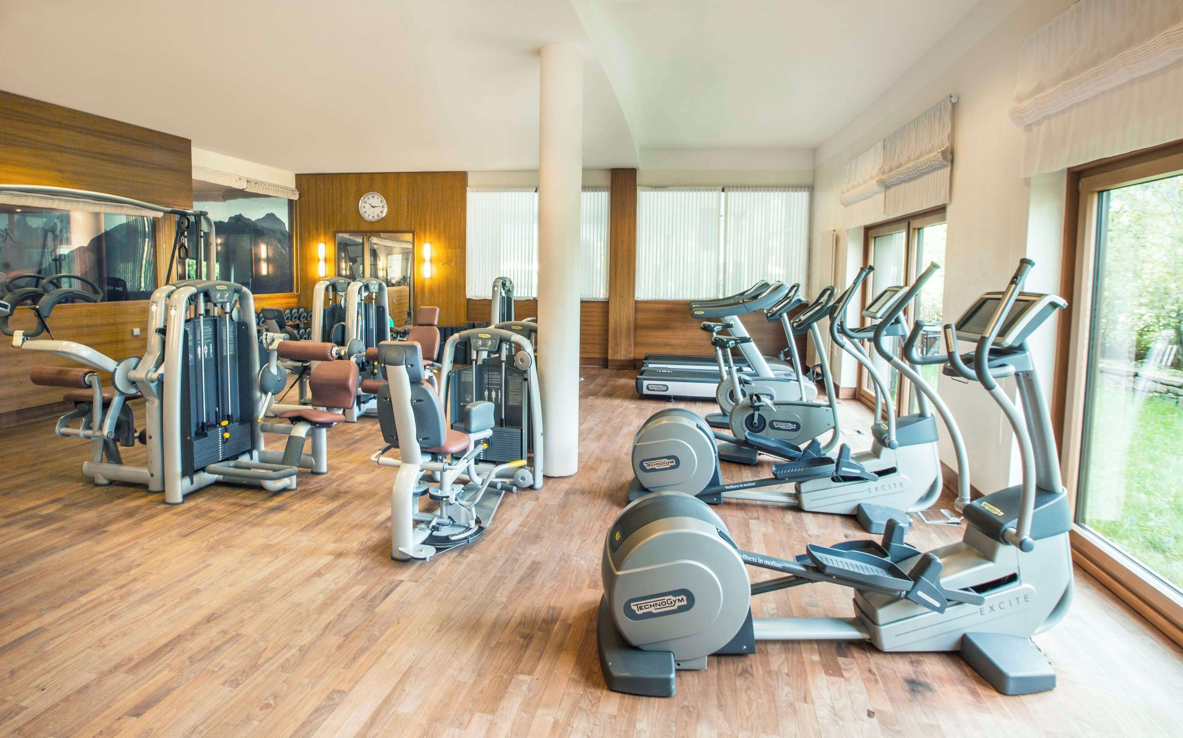 couples treatment room(s), sauna, steam room, body treatments