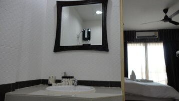 Shower, free toiletries, hair dryer, towels