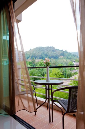 Classic Double Mountain View | Sacada