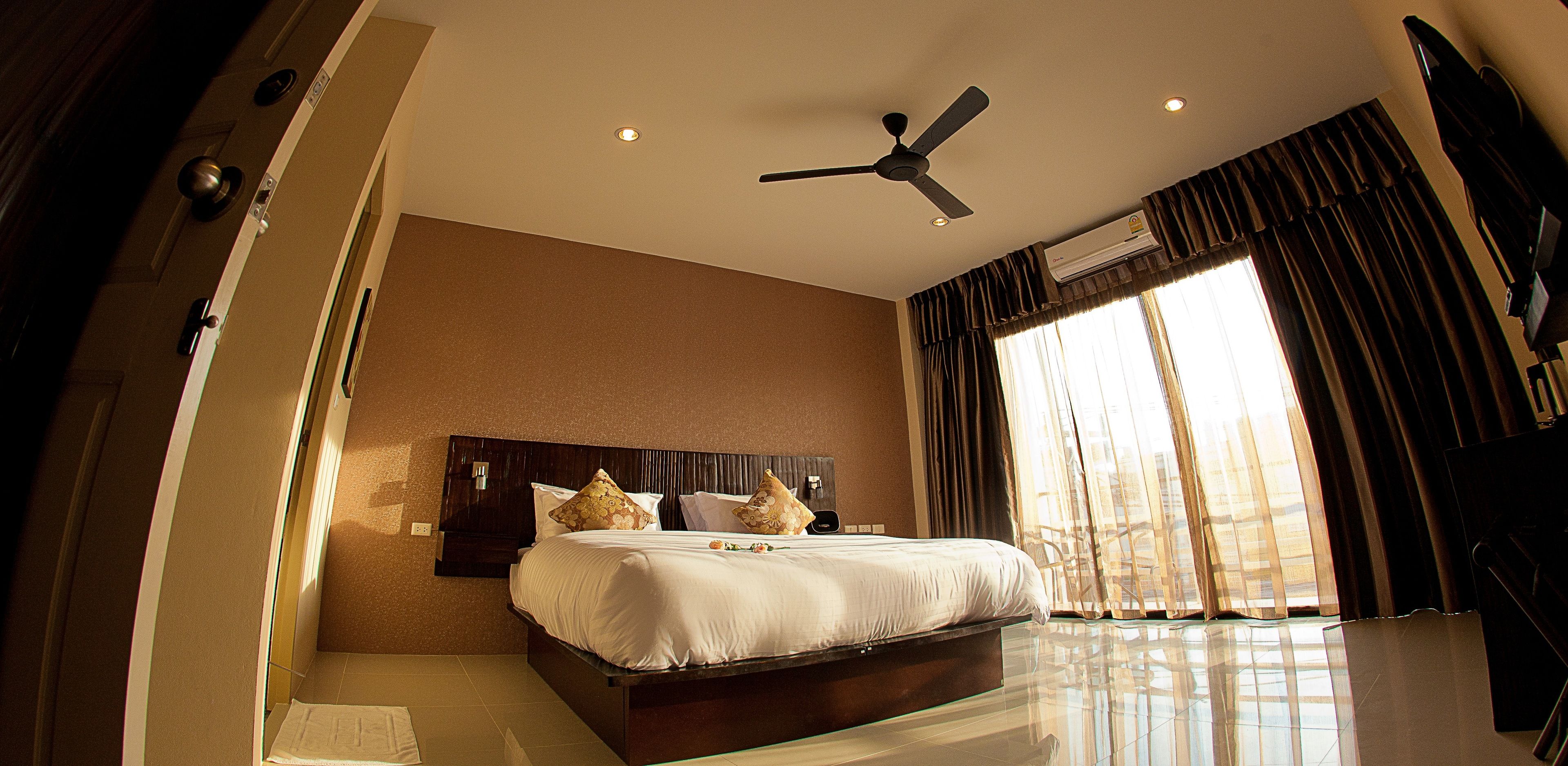 premium bedding, in-room safe, individually decorated, desk