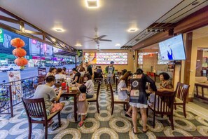 ラウンジ