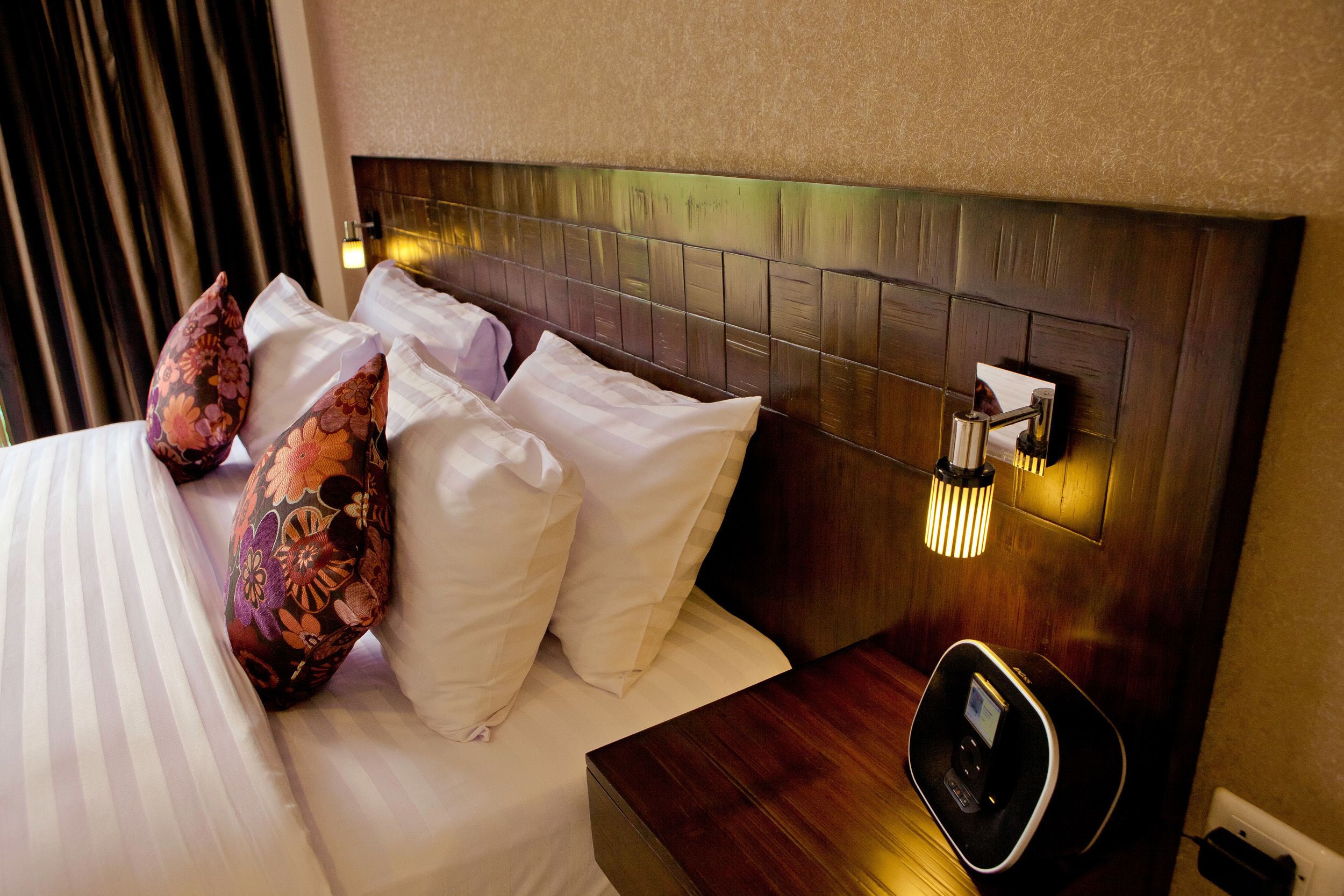 premium bedding, in-room safe, individually decorated, desk