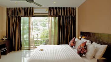 Classic Double Mountain View | Ropa de cama de alta calidad y caja de seguridad en la habitación