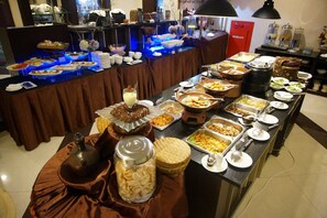 Desayuno buffet diario (IDR 75000 por persona)