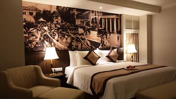 Dobbelt- eller tomannsrom – business | Safe på rommet, skrivebord og skrivebord for bærbar PC