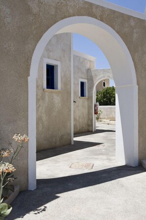 Exterior - Blue Perla Suites (Santorini)