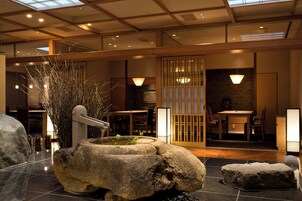 朝食、ディナーに営業 (日本料理 / 和食)