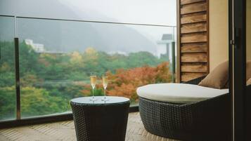 Deluxe Japanese Room with open-air bath | Terrace/patio