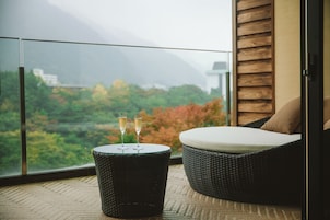 Deluxe Japanese Room with open-air bath | Terrace/patio