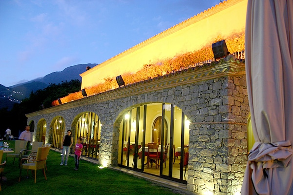 FrĂŒhstĂŒck, Mittagessen, Abendessen, lokale KĂŒche, Blick auf den Pool