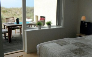 منزل - غرفتا نوم - على الشاطئ (Linen Excluded) | مكتب وأسرّة أطفال/رضّع (مجانًا) وواي فاي مجانًا