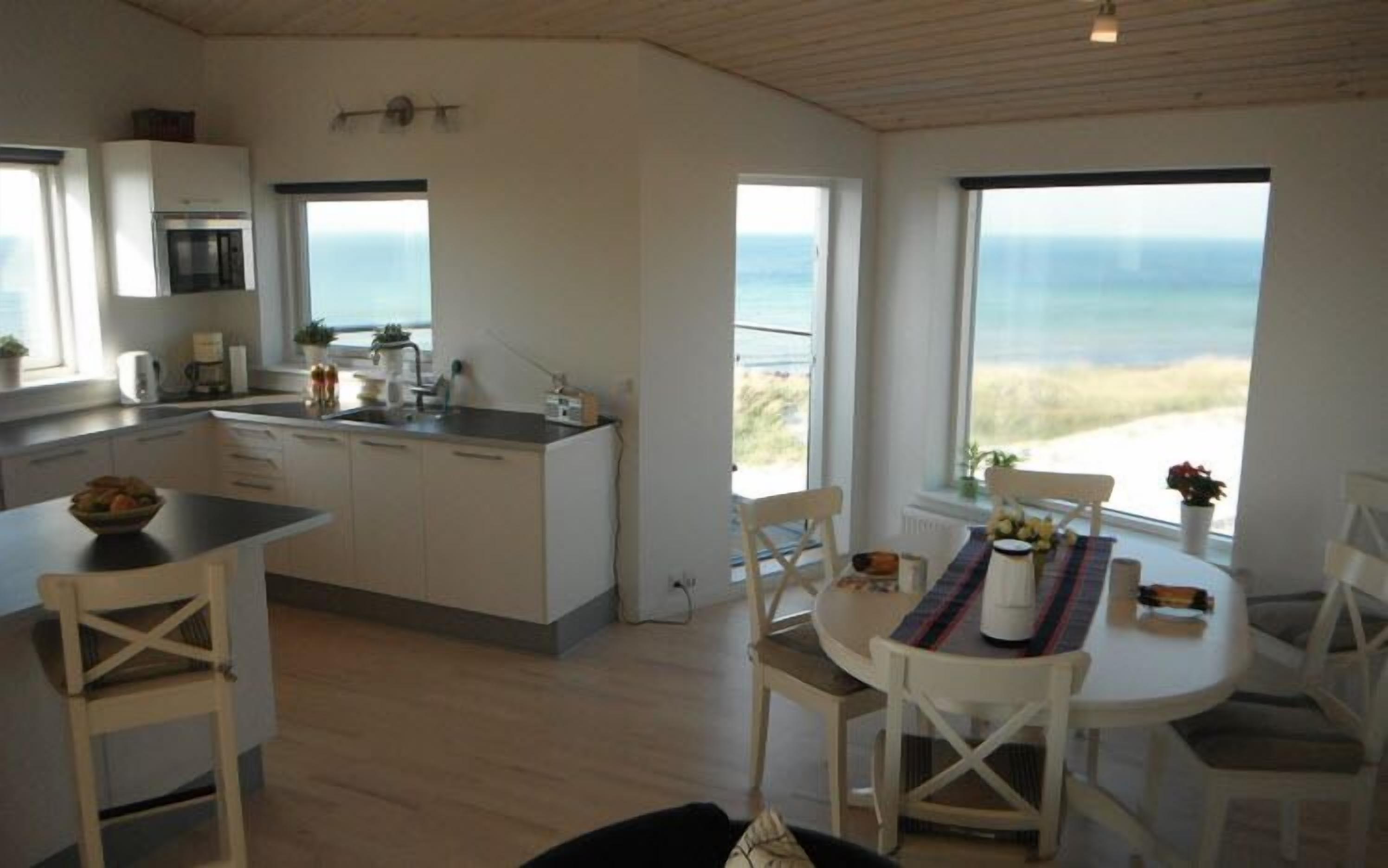 Maison, 2 chambres, vue océan (Linen Excluded) | Cuisine privée | Réfrigérateur, plaque de cuisson, lave-vaisselle, cafetière/bouilloire