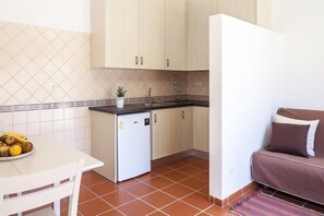 Apartment, 1 Bedroom | Private kitchenette
