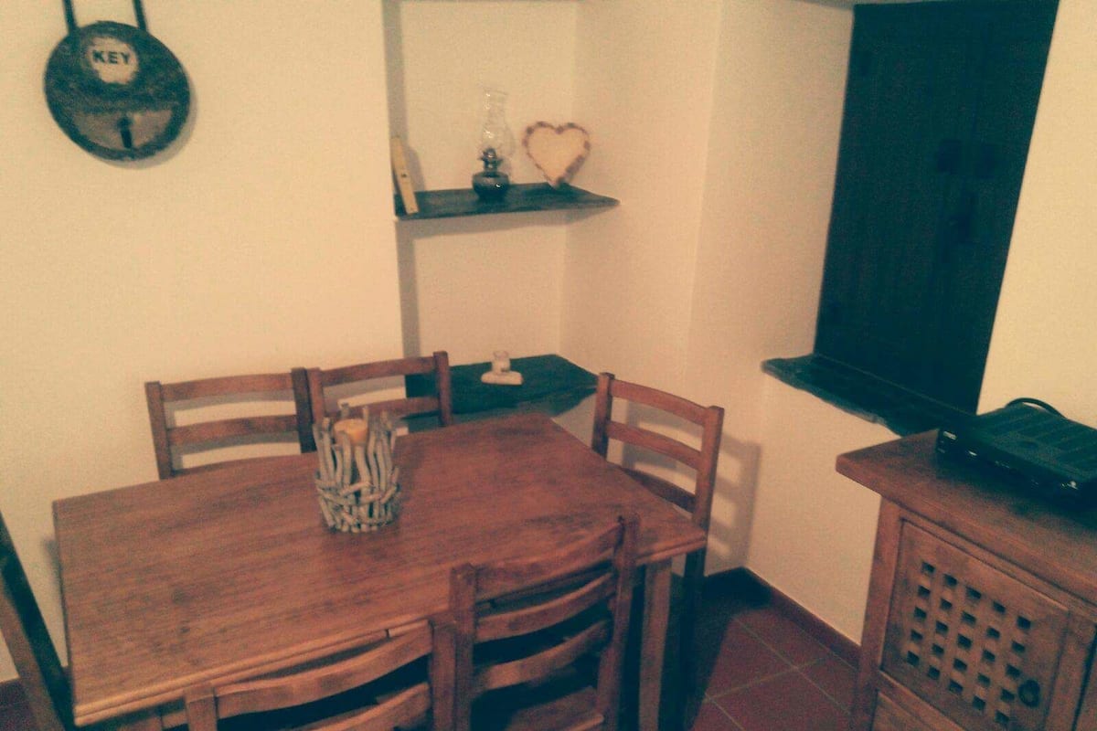 House | In-room dining