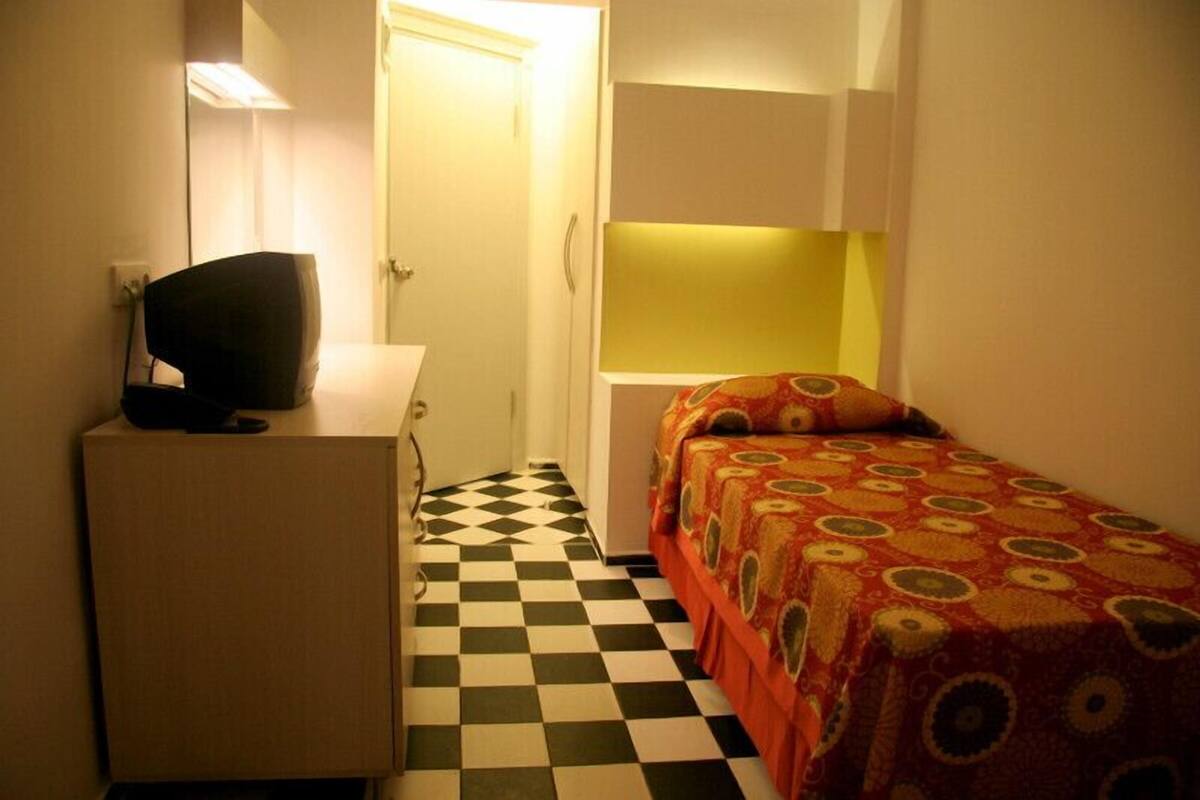 Standard Single Room | Desk, cribs (free)