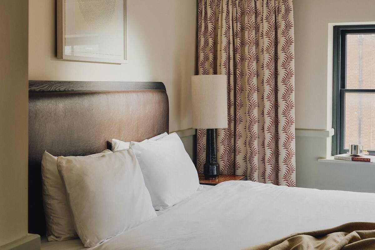 Townhouse Suite | Premium bedding, pillow-top beds, minibar, in-room safe