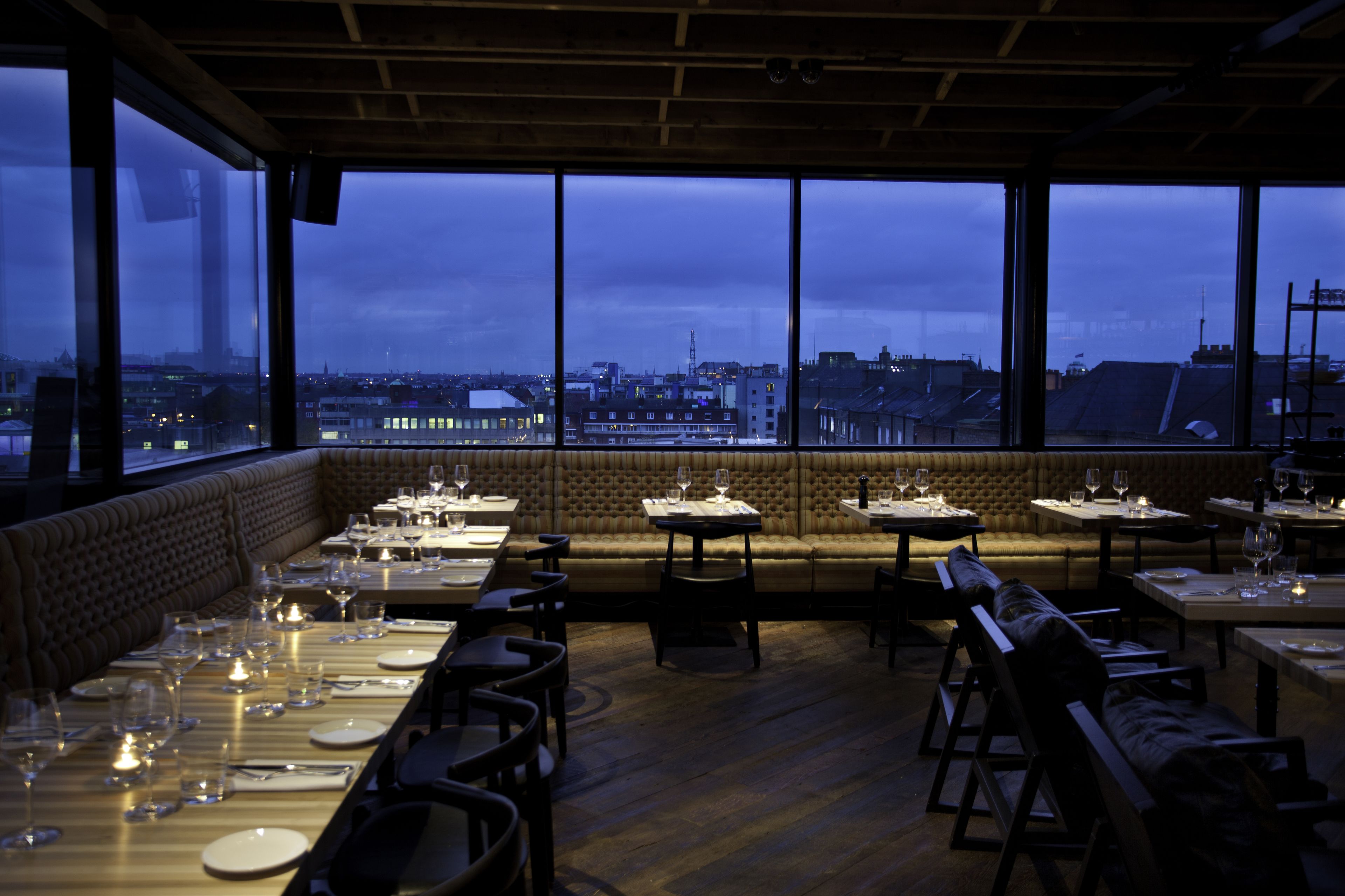 breakfast, lunch served; international cuisine, al fresco dining