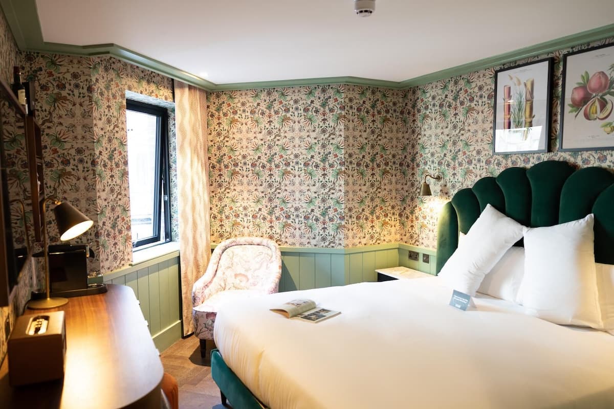 Townhouse Double Room | Egyptian cotton sheets, premium bedding, pillowtop beds, minibar