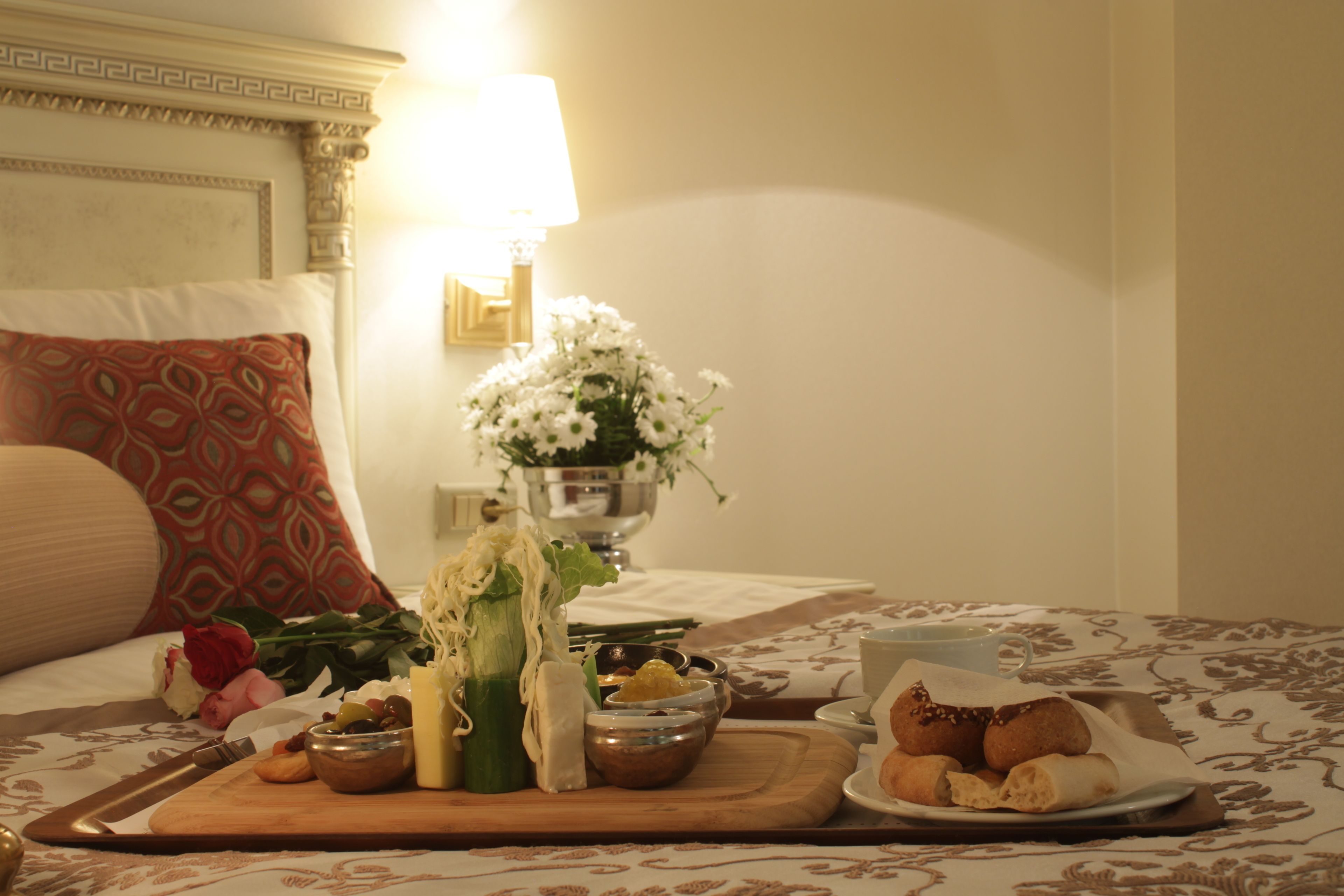 corner suite | in-room dining